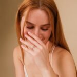 18K Solid Gold Diamond and Emerald Arched Ring - Image 5