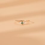 18K Solid Gold Diamond and Emerald Arched Ring - Image 4