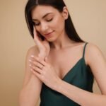 18K Solid Gold Petite Peridot Natural Diamonds Engagement Ring - Image 3