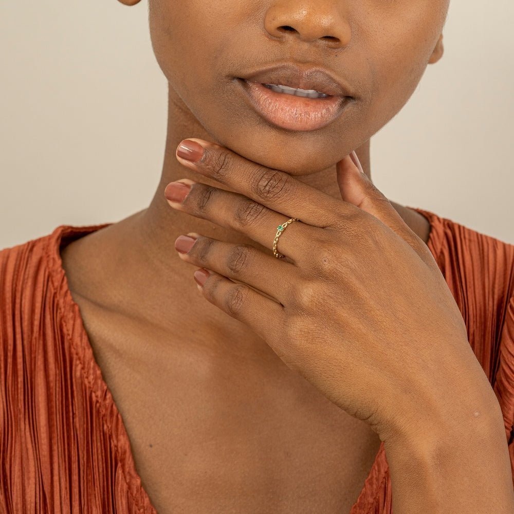 Single Emerald Chain Ring