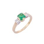 18K Solid Gold Emerald Ring - Image 2