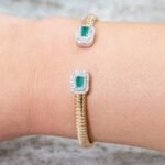 18k Solid Gold Flexible Emerald Diamonds Bangle - Image 2