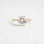 Nova 戒指，圓形切割鑽石訂婚戒指