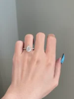 2.5克拉梨形莫桑石鑽石訂婚戒指