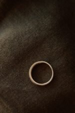 Three Baguette Natural Diamond Hammer Set Wide Band 18kt - Image 3