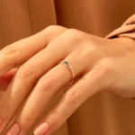 18K Solid Gold Emerald Baguette Band Ring - Image 3