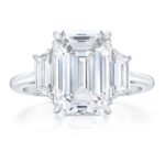 3.03 克拉祖母綠切割鑽石莫桑石結婚戒指 18K 金