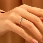 18K Solid Gold Emerald Baguette Band Ring - Image 4