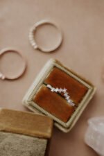 Baguette Diamond V Tracer with Pave Diamond Band - Image 3