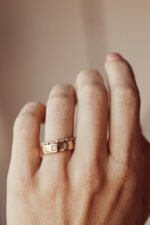 Three Baguette Natural Diamond Hammer Set Wide Band 18kt - Image 2