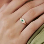 14k Marquise Shaped Emerald and Baguette Diamond Ring - Image 2