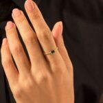 18K Solid Gold Baguette Emerald Twist Ring - Image 3